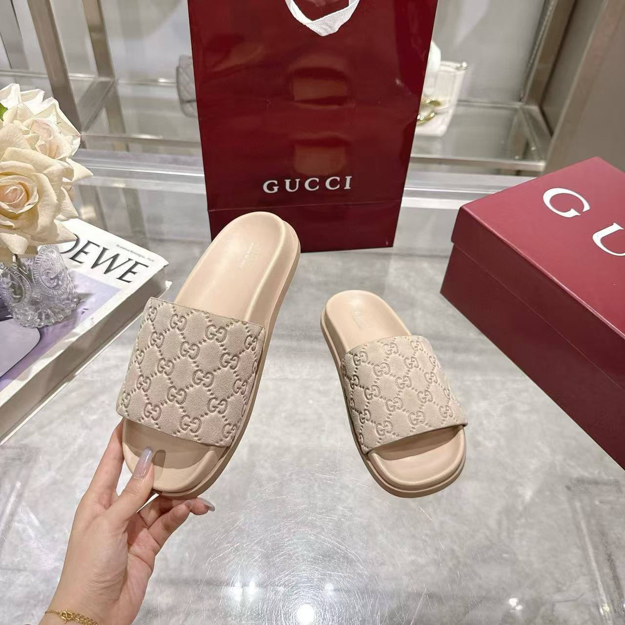 ua G*u*i sandals