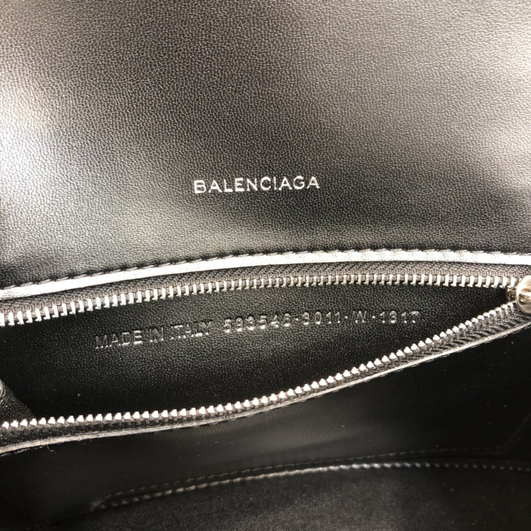 Ba*len*cia*ga women